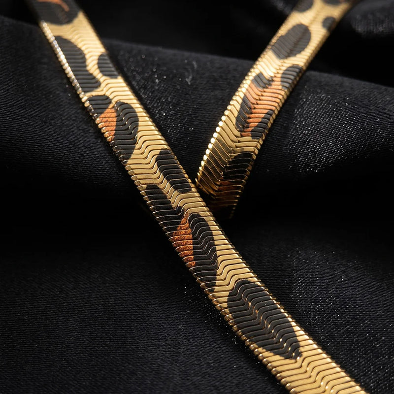 Close-up of the leopard print herringbone links